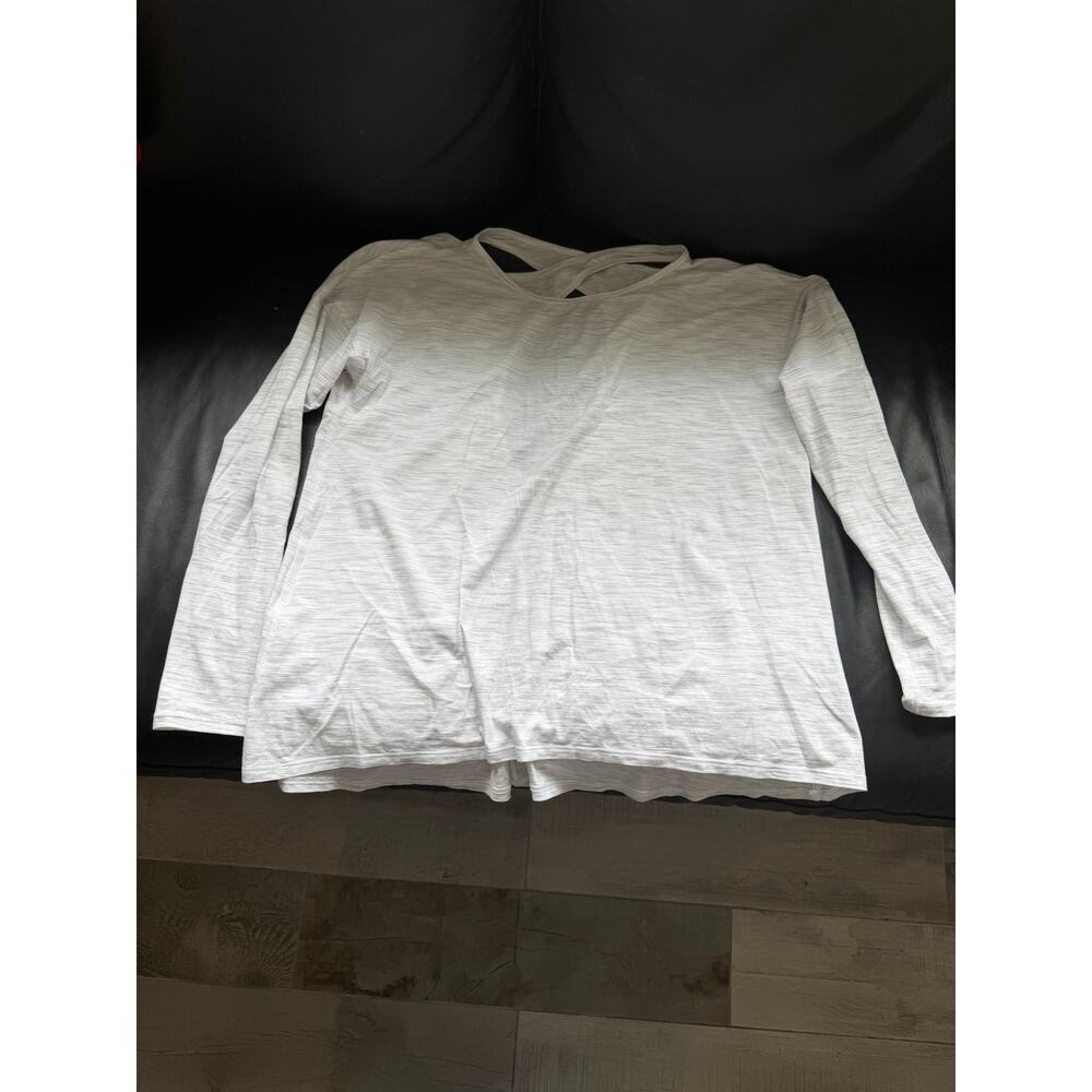 Lululemon light weight long sleeved light grey heathered shirt